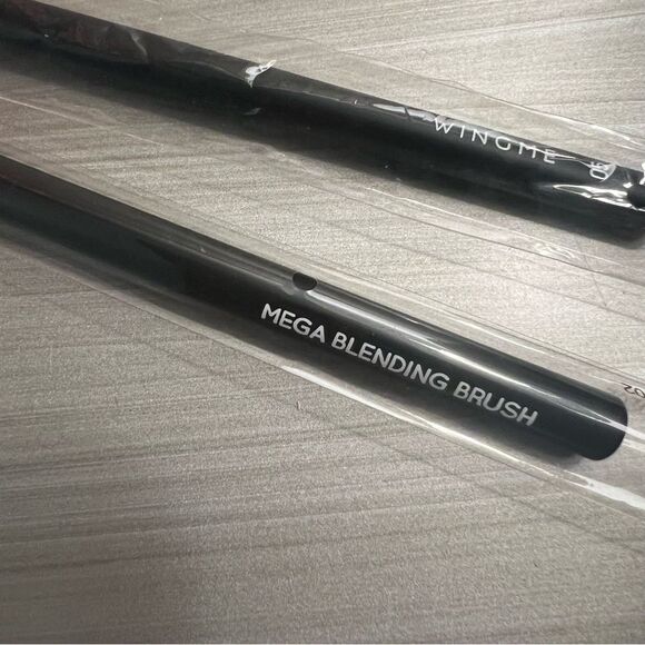 Makeup Essentials Holiday 6-Piece Gift Set - Picture 6 of 8